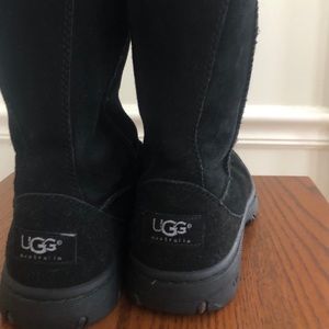 UGG Women’s Classic Short II Boots, Size: W7